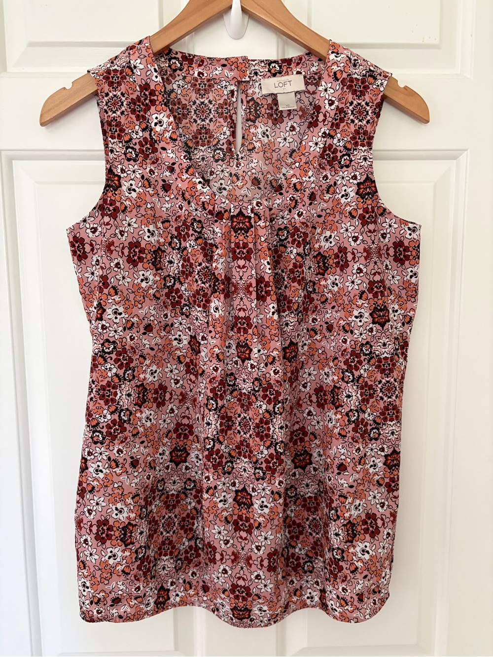 LOFT XS Pink and Maroon Floral Sleeveless Top